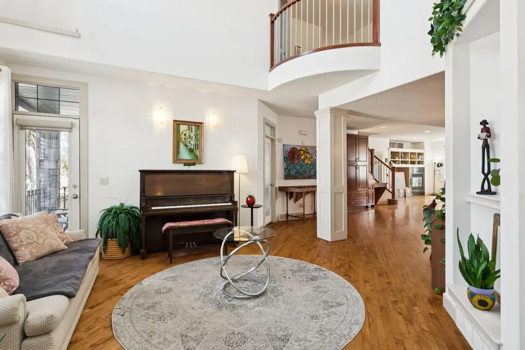 2405 Bowness Road NW Calgary AB T2N 3L8