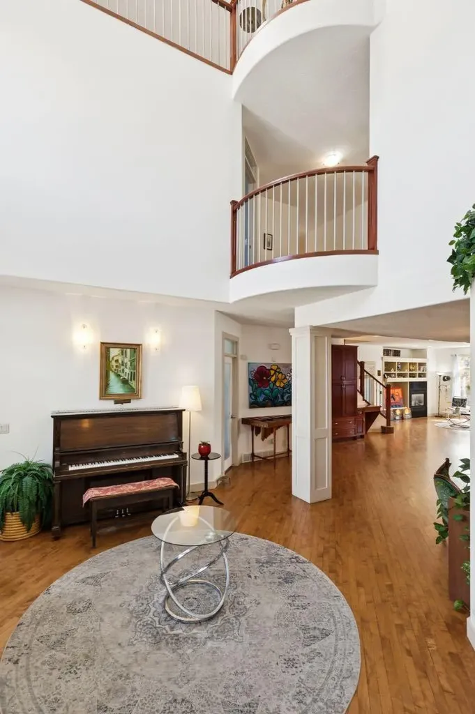 2405 Bowness Road NW Calgary AB T2N 3L8