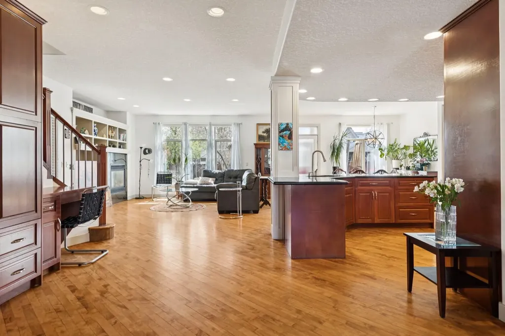 2405 Bowness Road NW Calgary AB T2N 3L8