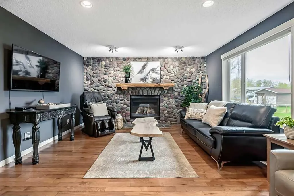1105 Turner Gate SW Diamond Valley AB T0L 2A0