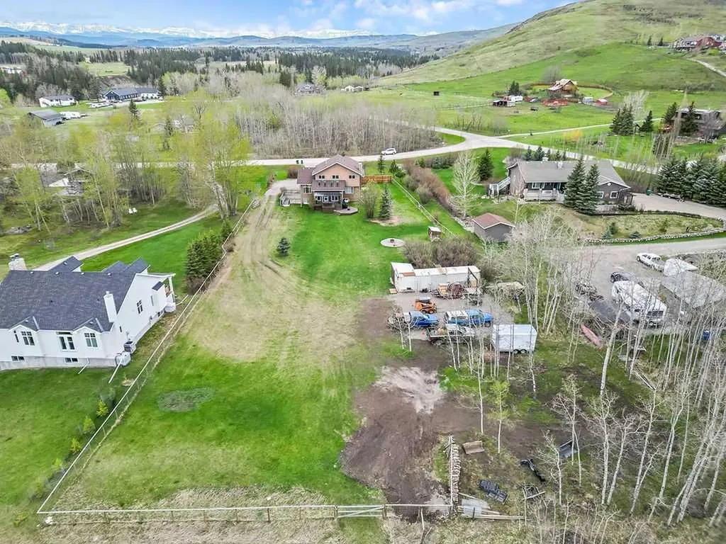 1105 Turner Gate SW Diamond Valley AB T0L 2A0