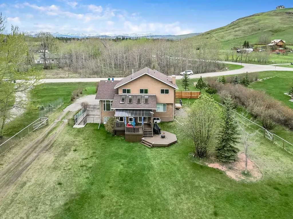 1105 Turner Gate SW Diamond Valley AB T0L 2A0
