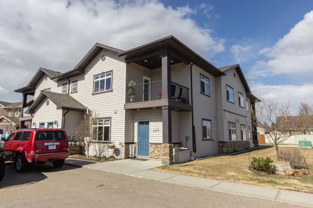 639 Oak Street Springbrook AB T4S 0E5