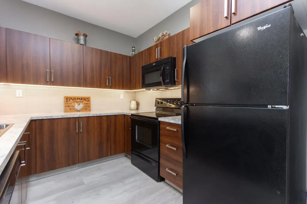 639 Oak Street Springbrook AB T4S 0E5