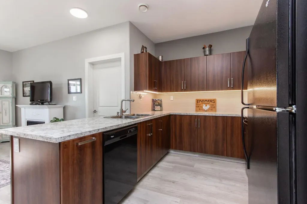 639 Oak Street Springbrook AB T4S 0E5