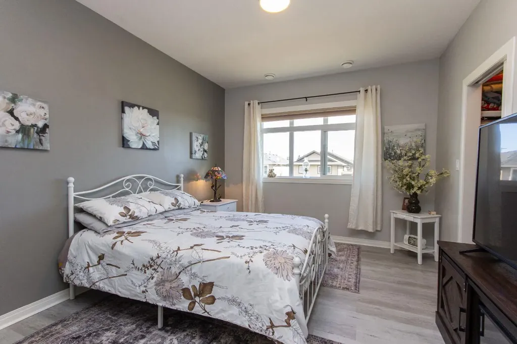 639 Oak Street Springbrook AB T4S 0E5