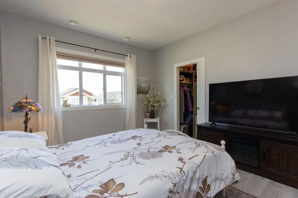639 Oak Street Springbrook AB T4S 0E5