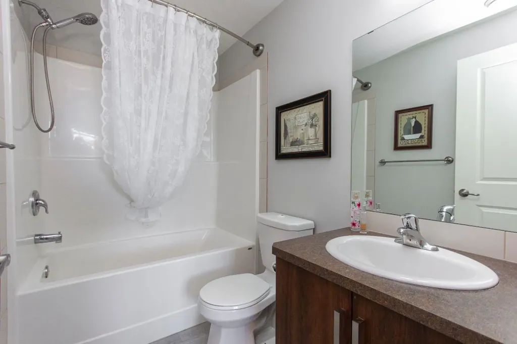 639 Oak Street Springbrook AB T4S 0E5