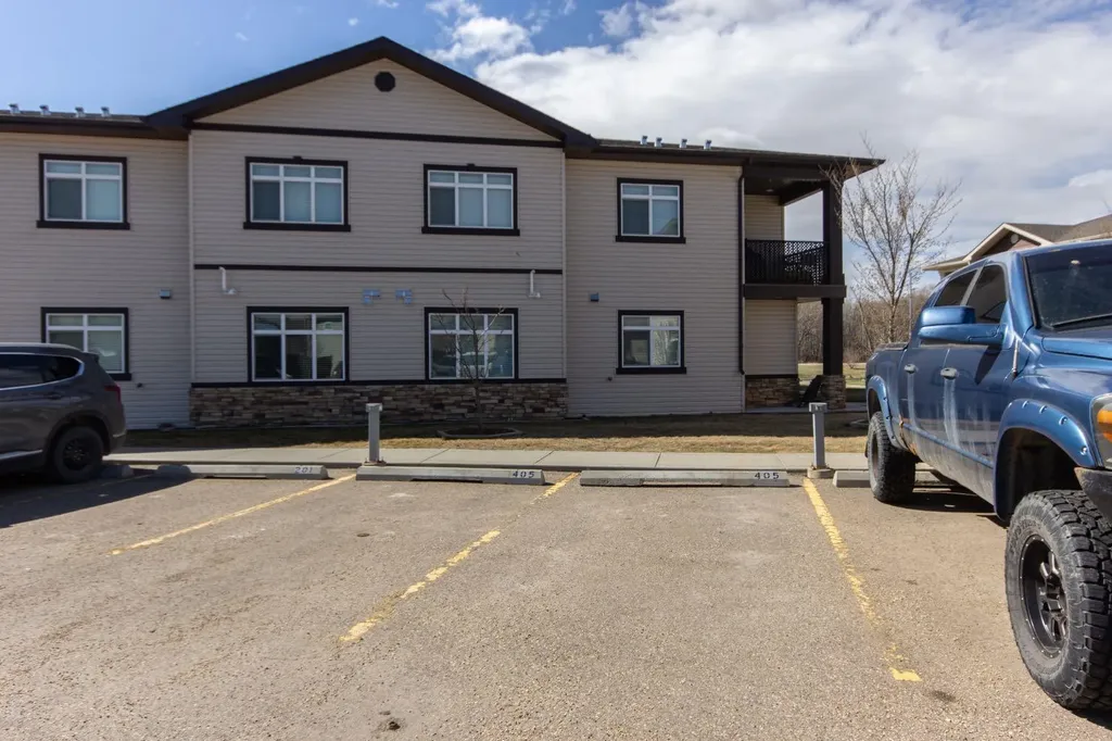 639 Oak Street Springbrook AB T4S 0E5