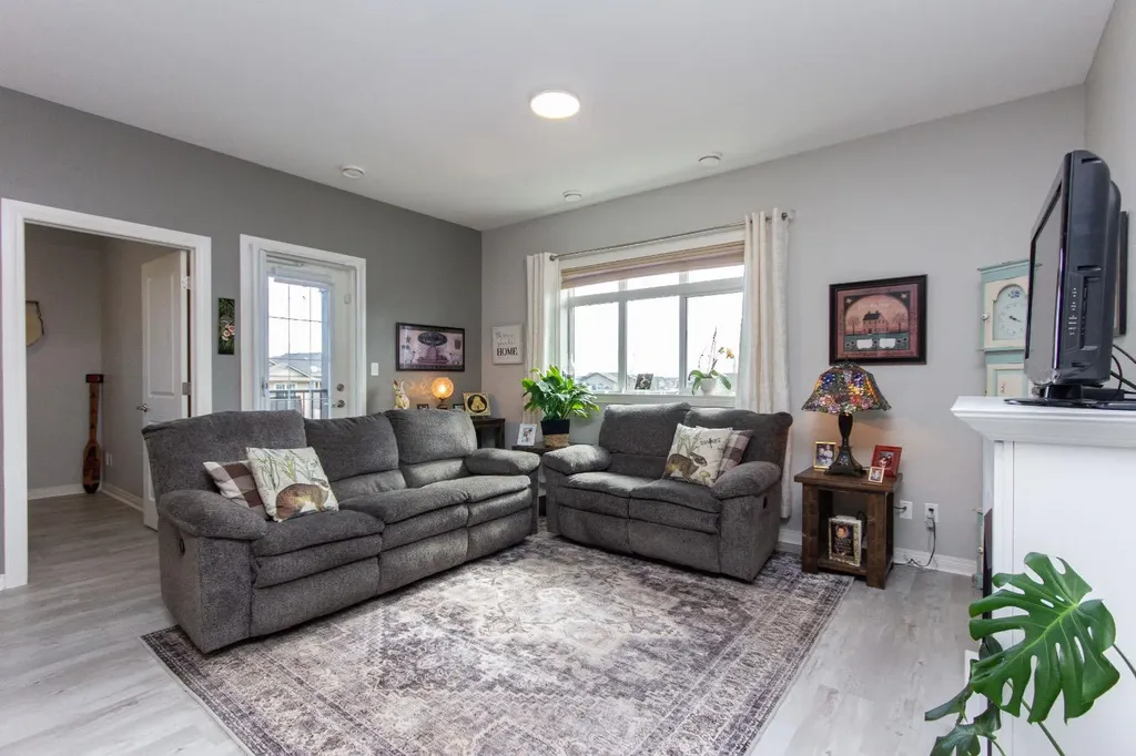 639 Oak Street Springbrook AB T4S 0E5