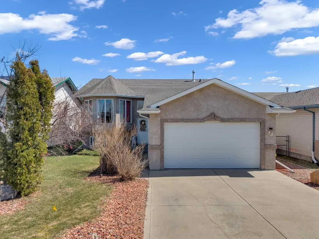 19 Heenan Crescent Sylvan Lake AB T4S 1Y6