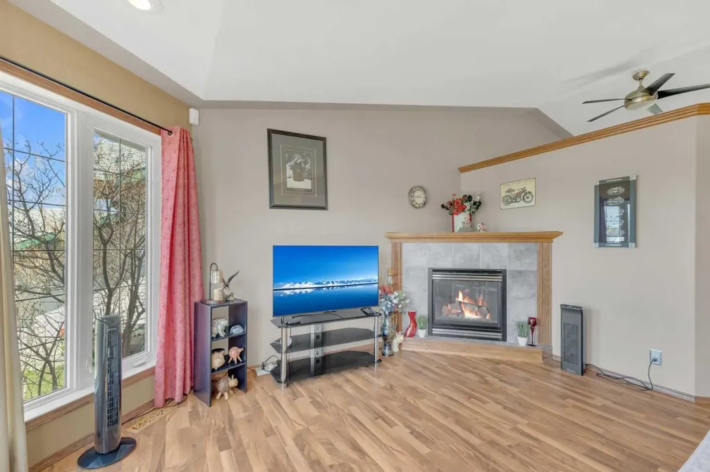 19 Heenan Crescent Sylvan Lake AB T4S 1Y6