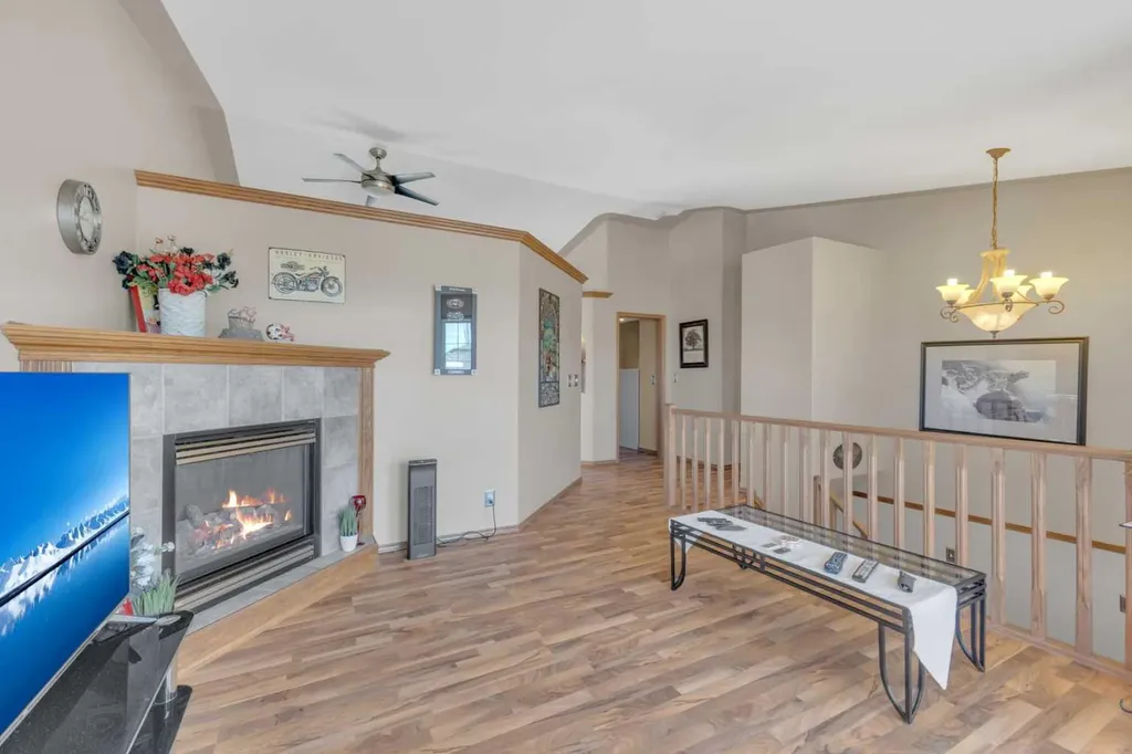 19 Heenan Crescent Sylvan Lake AB T4S 1Y6