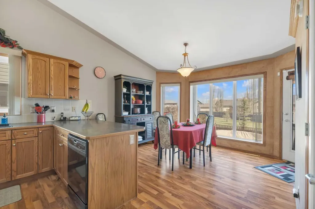 19 Heenan Crescent Sylvan Lake AB T4S 1Y6