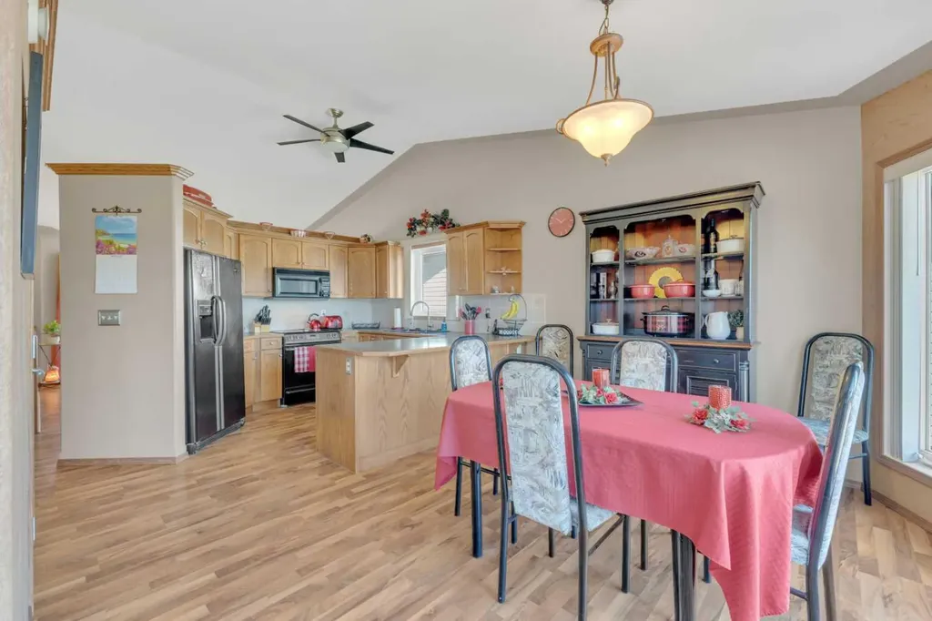 19 Heenan Crescent Sylvan Lake AB T4S 1Y6