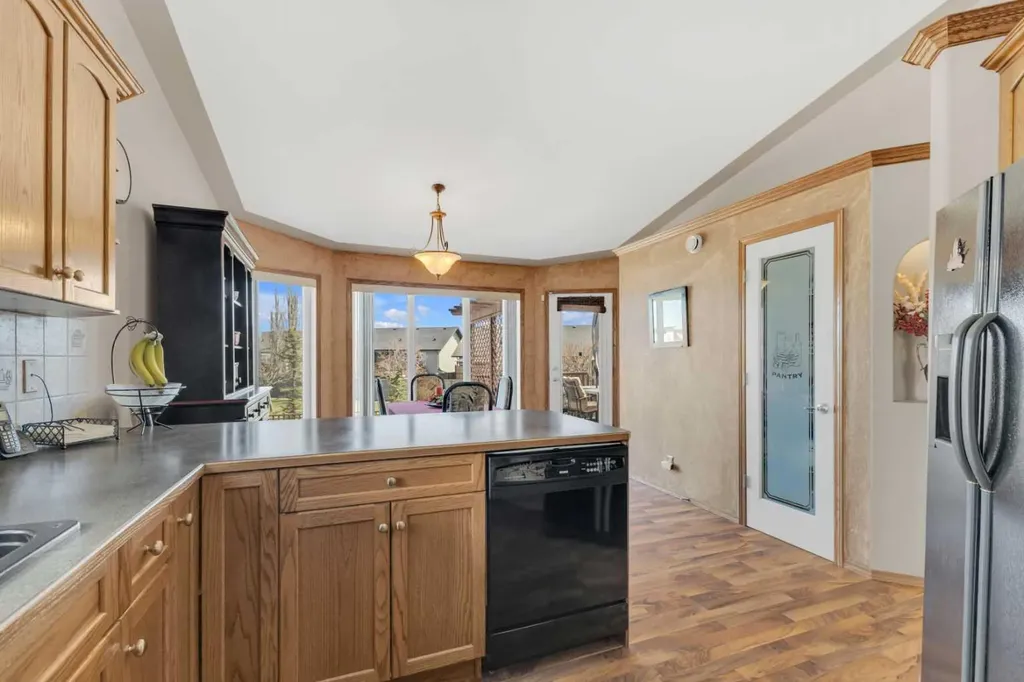 19 Heenan Crescent Sylvan Lake AB T4S 1Y6