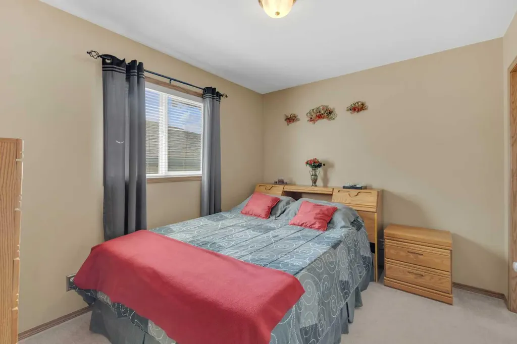 19 Heenan Crescent Sylvan Lake AB T4S 1Y6