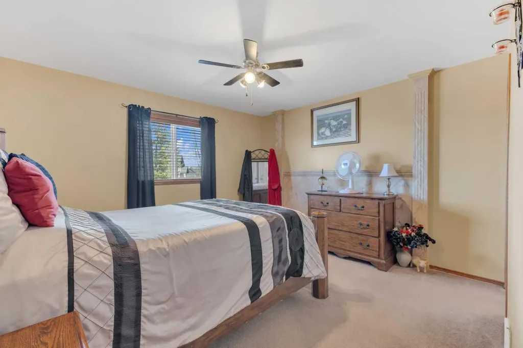 19 Heenan Crescent Sylvan Lake AB T4S 1Y6
