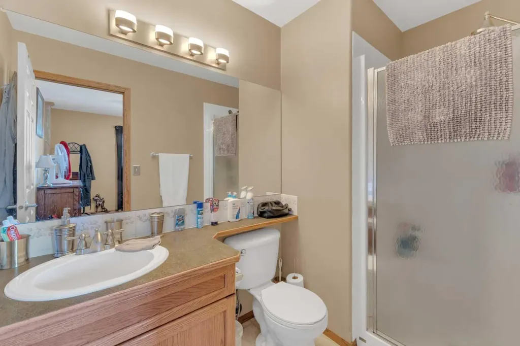 19 Heenan Crescent Sylvan Lake AB T4S 1Y6