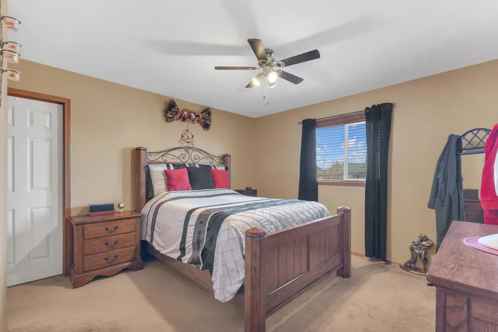 19 Heenan Crescent Sylvan Lake AB T4S 1Y6