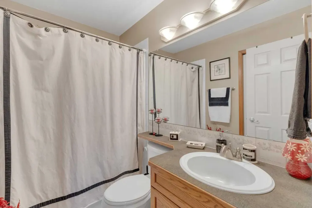 19 Heenan Crescent Sylvan Lake AB T4S 1Y6