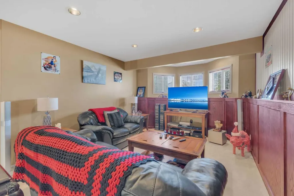 19 Heenan Crescent Sylvan Lake AB T4S 1Y6