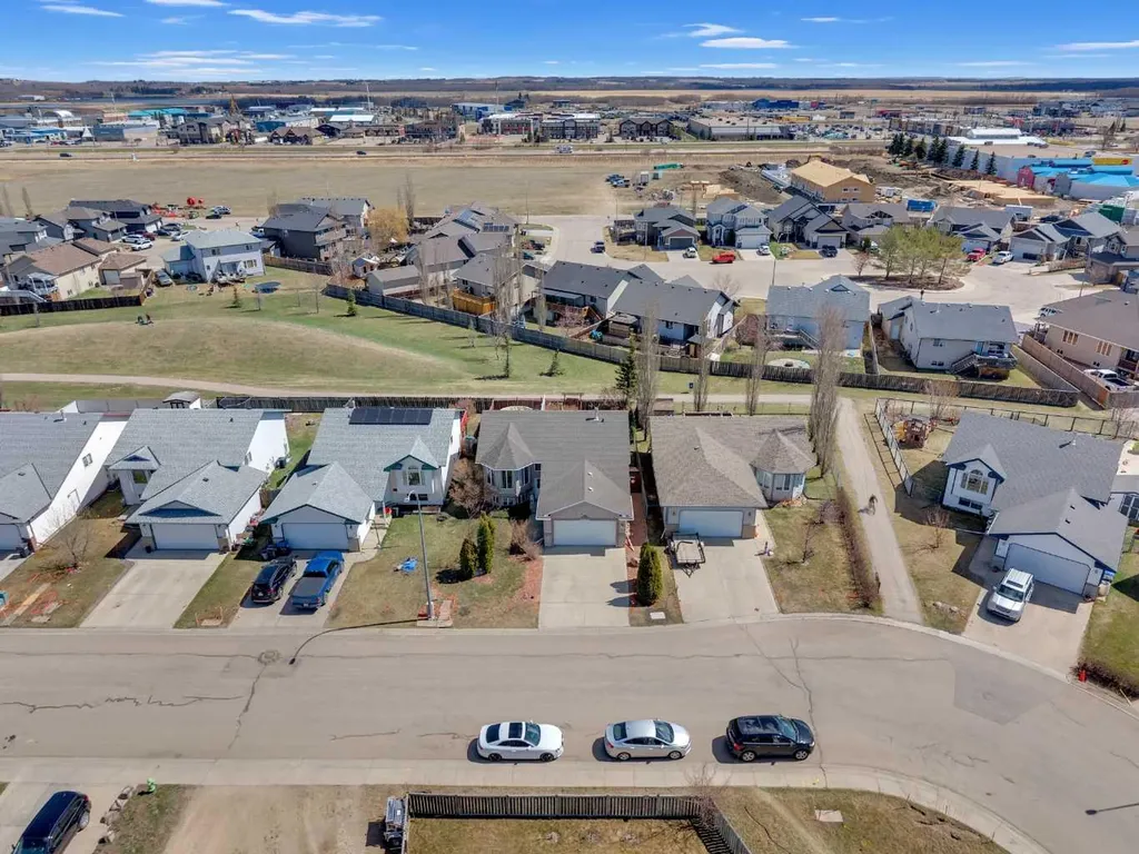 19 Heenan Crescent Sylvan Lake AB T4S 1Y6