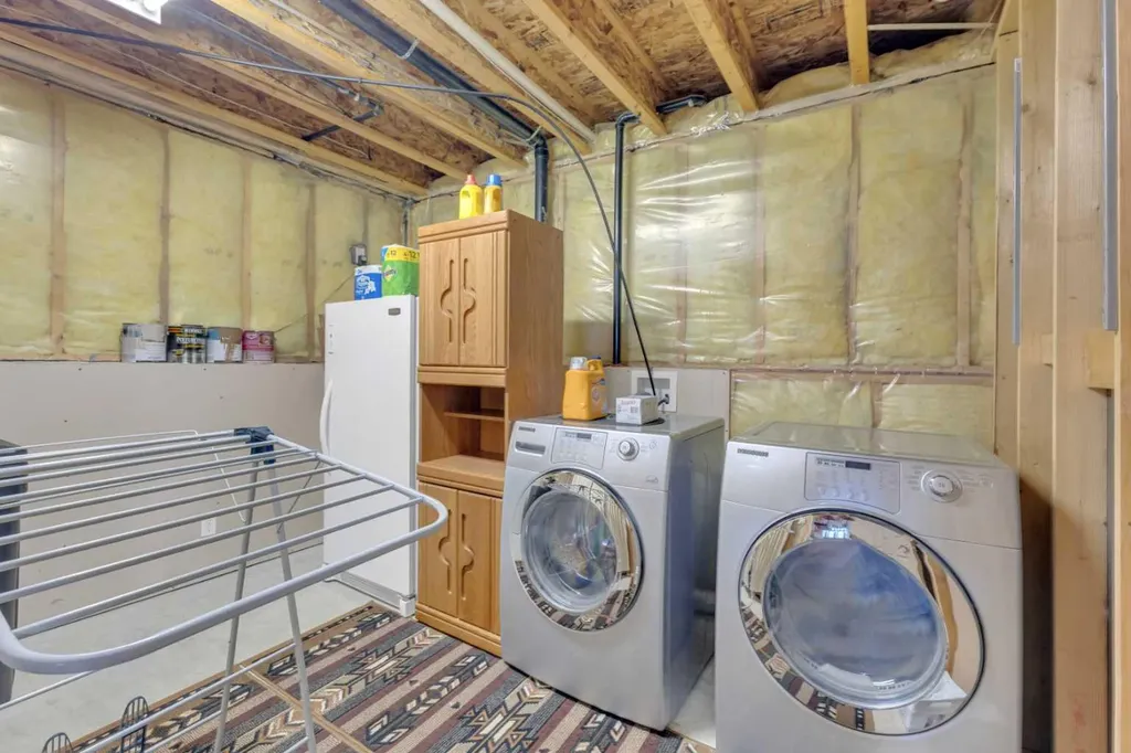 19 Heenan Crescent Sylvan Lake AB T4S 1Y6