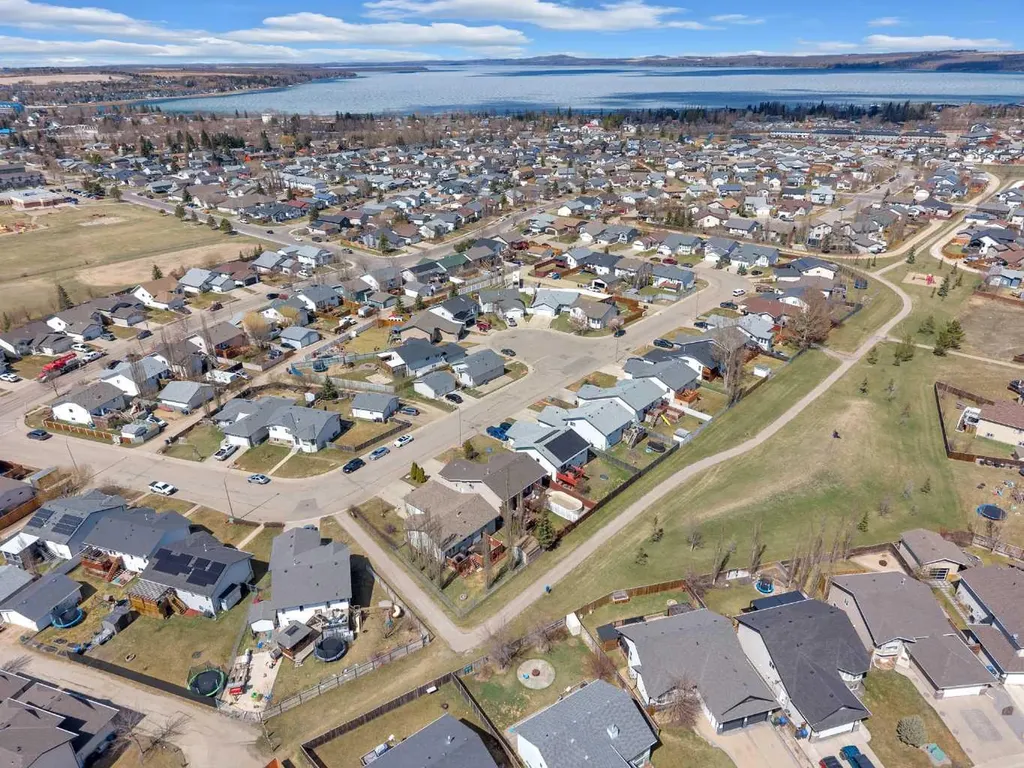 19 Heenan Crescent Sylvan Lake AB T4S 1Y6