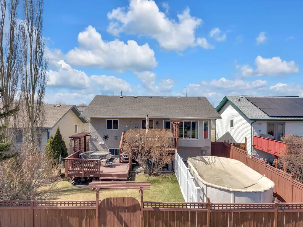 19 Heenan Crescent Sylvan Lake AB T4S 1Y6