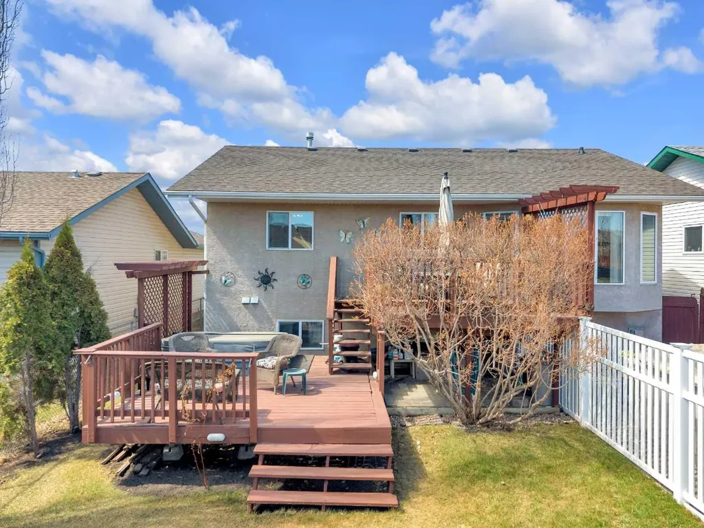 19 Heenan Crescent Sylvan Lake AB T4S 1Y6