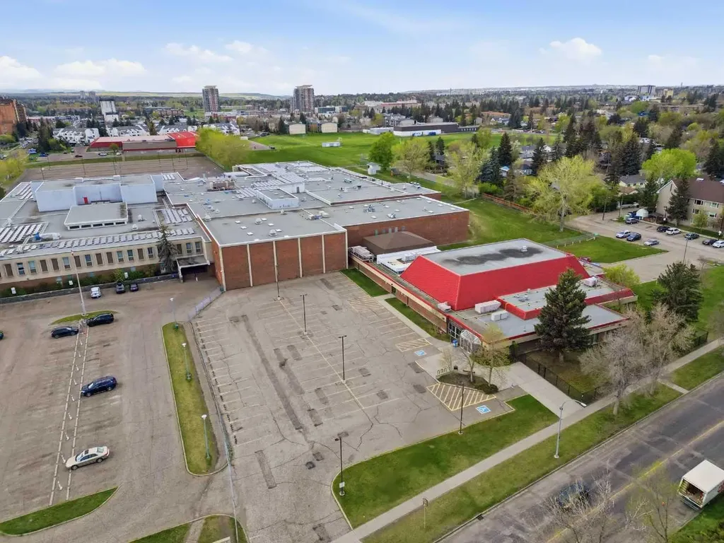 9032 Fairmount Drive SE Calgary AB T2H0Z5