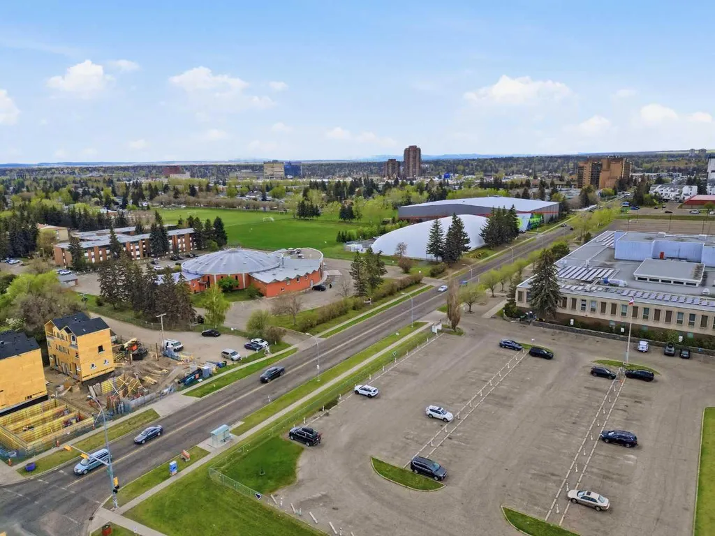 9032 Fairmount Drive SE Calgary AB T2H0Z5