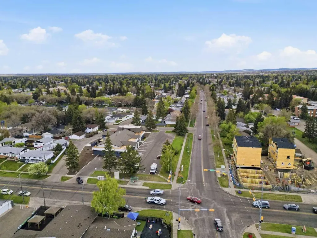9032 Fairmount Drive SE Calgary AB T2H0Z5