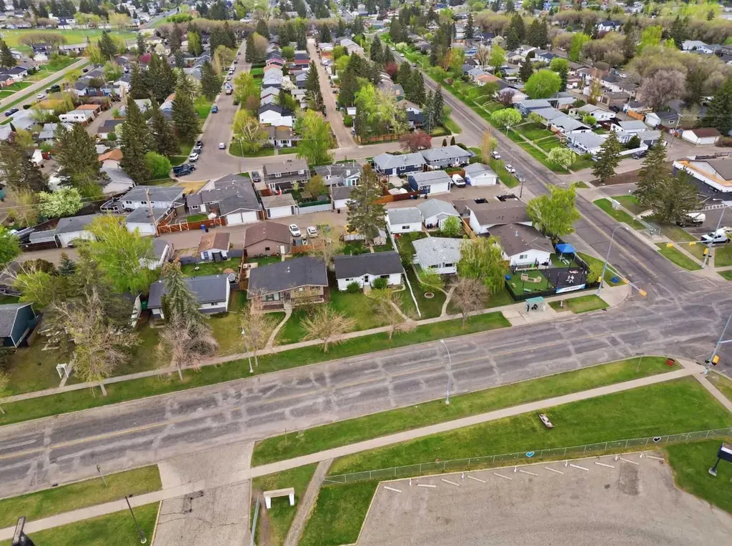 9032 Fairmount Drive SE Calgary AB T2H0Z5