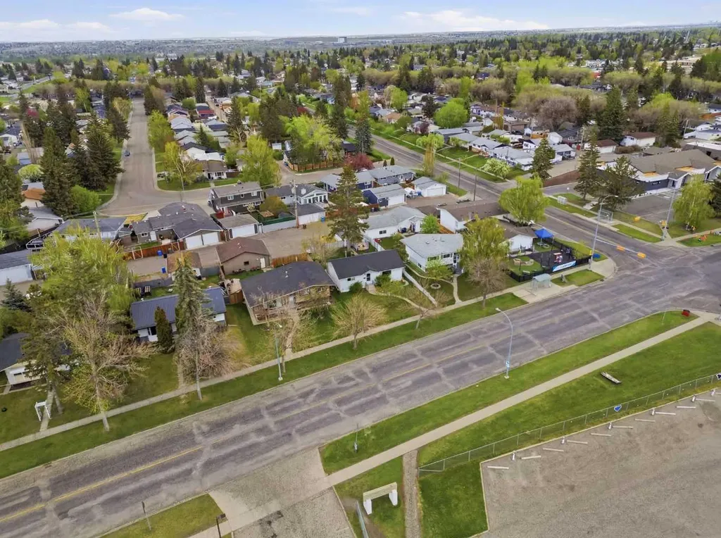 9032 Fairmount Drive SE Calgary AB T2H0Z5