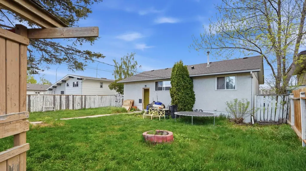 9032 Fairmount Drive SE Calgary AB T2H0Z5