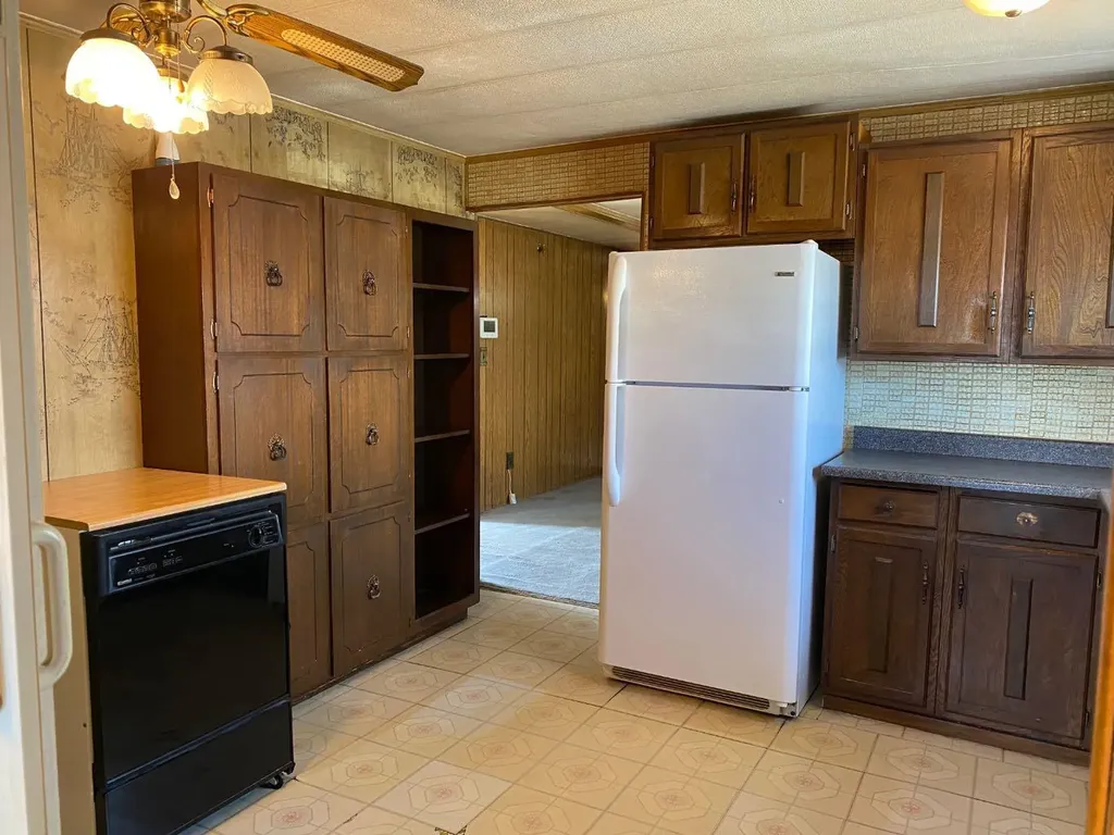 6724 17 Avenue SE Calgary AB T2A0W5