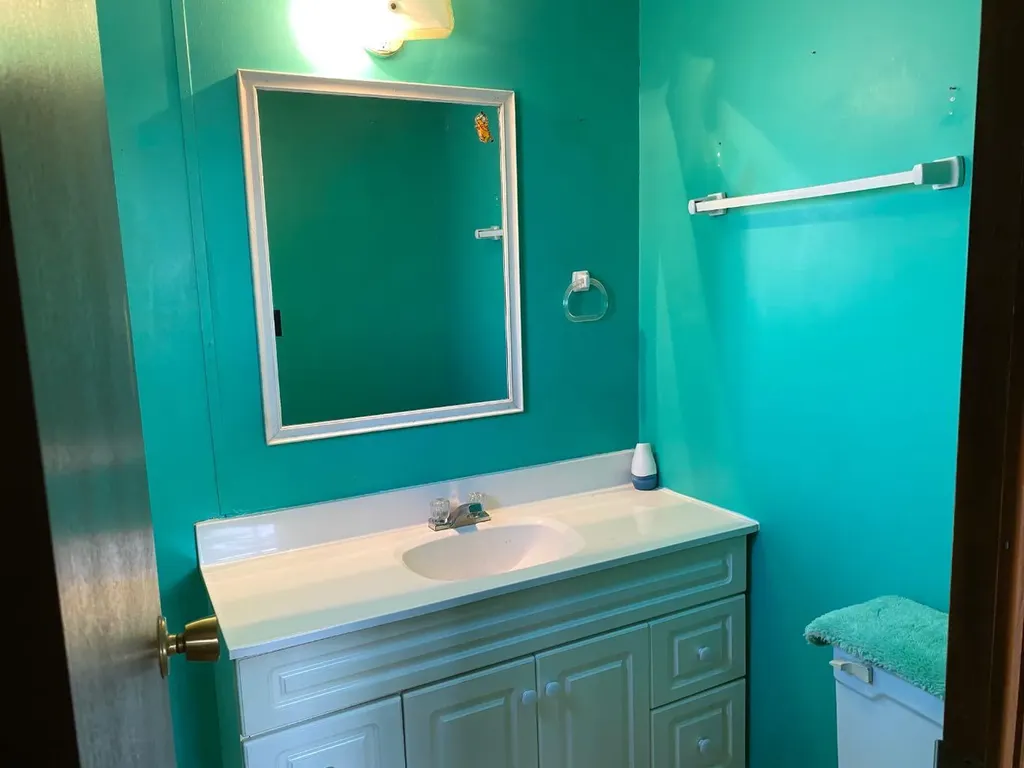 6724 17 Avenue SE Calgary AB T2A0W5