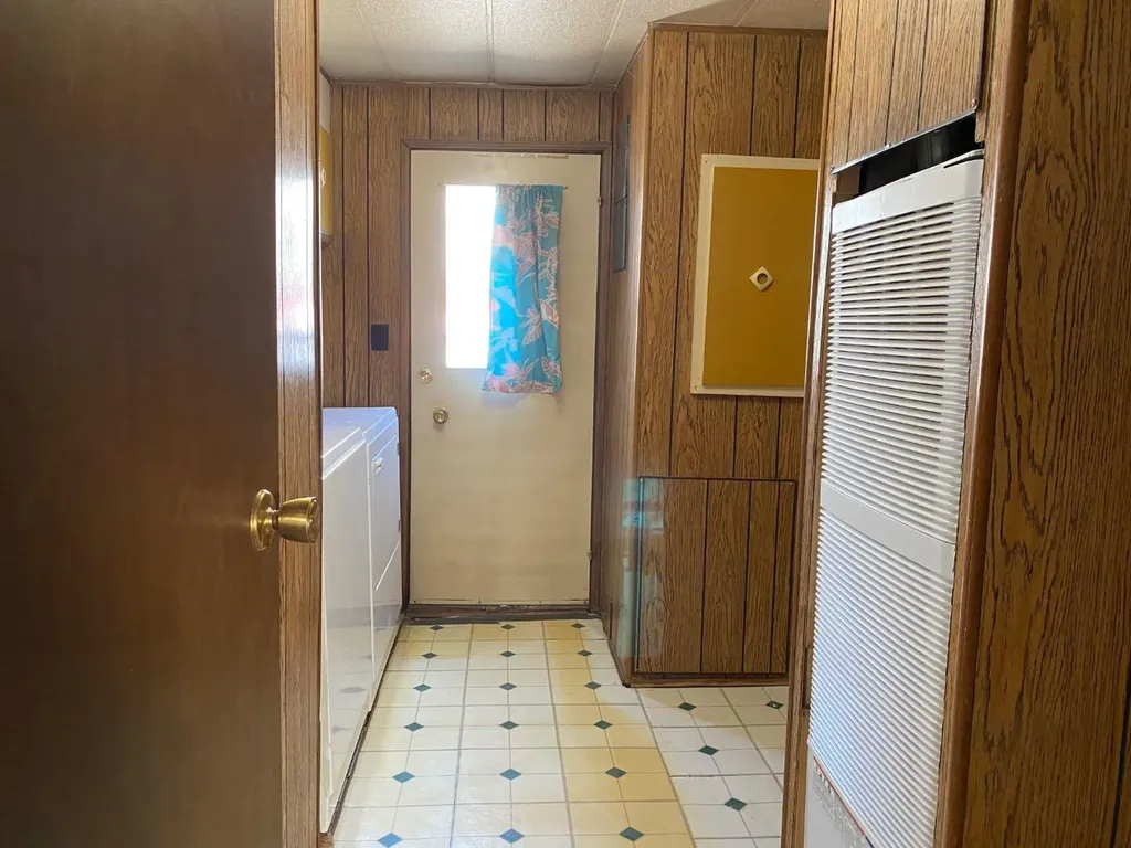 6724 17 Avenue SE Calgary AB T2A0W5