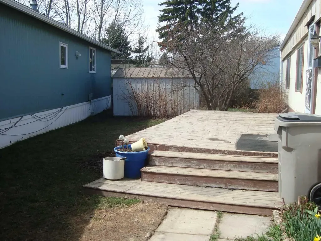 6724 17 Avenue SE Calgary AB T2A0W5