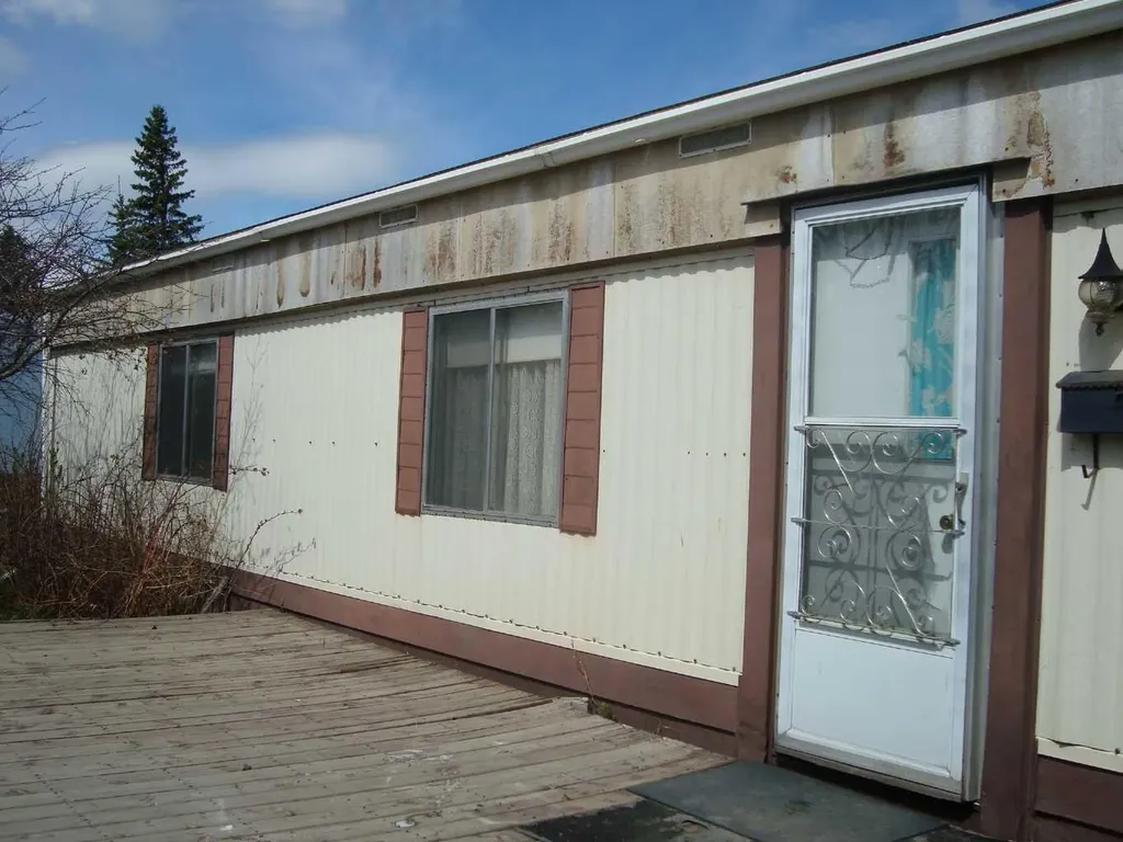 6724 17 Avenue SE Calgary AB T2A0W5