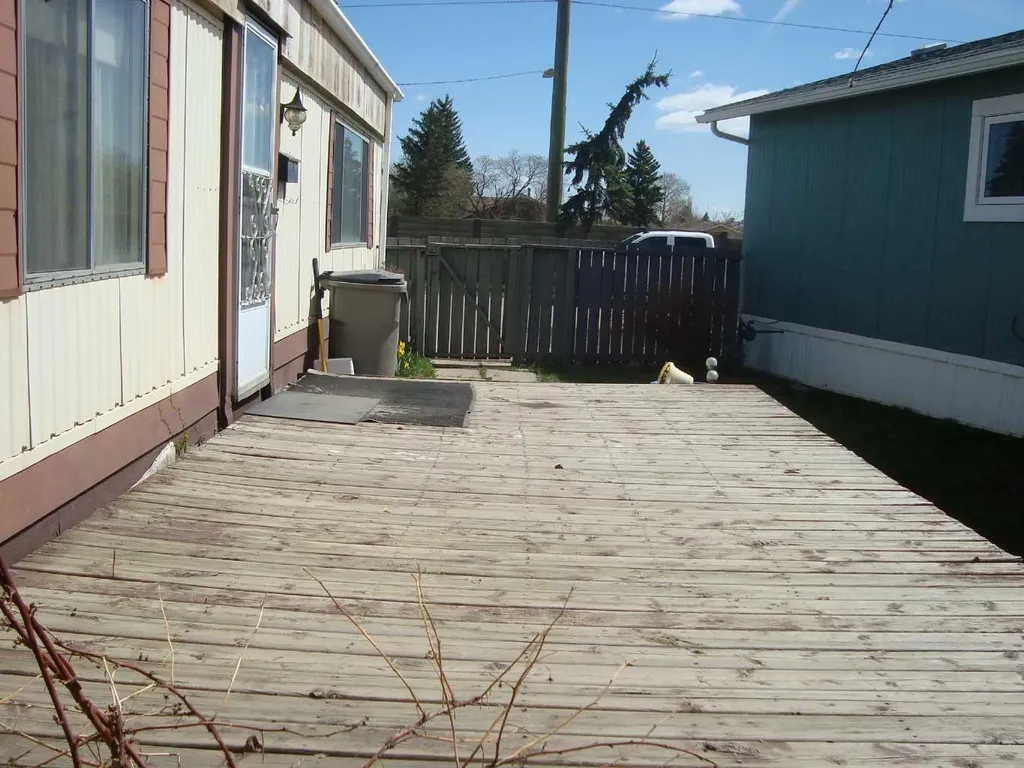 6724 17 Avenue SE Calgary AB T2A0W5