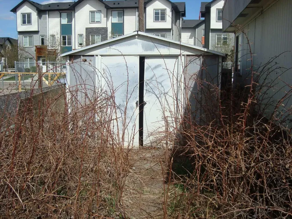 6724 17 Avenue SE Calgary AB T2A0W5