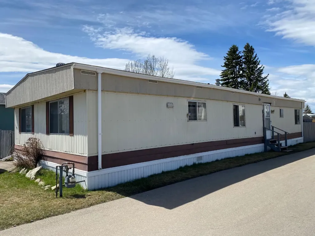 6724 17 Avenue SE Calgary AB T2A0W5