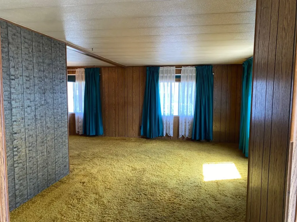 6724 17 Avenue SE Calgary AB T2A0W5