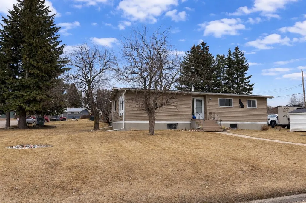 5336 52 Street Close Rocky Mountain House AB T4T1G9