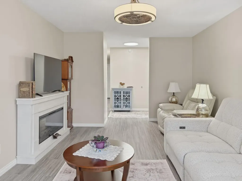 5336 52 Street Close Rocky Mountain House AB T4T1G9