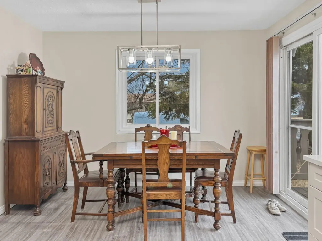 5336 52 Street Close Rocky Mountain House AB T4T1G9