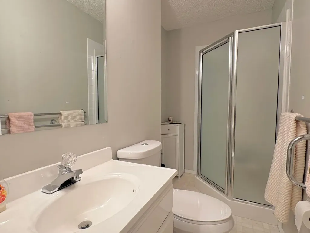 5336 52 Street Close Rocky Mountain House AB T4T1G9